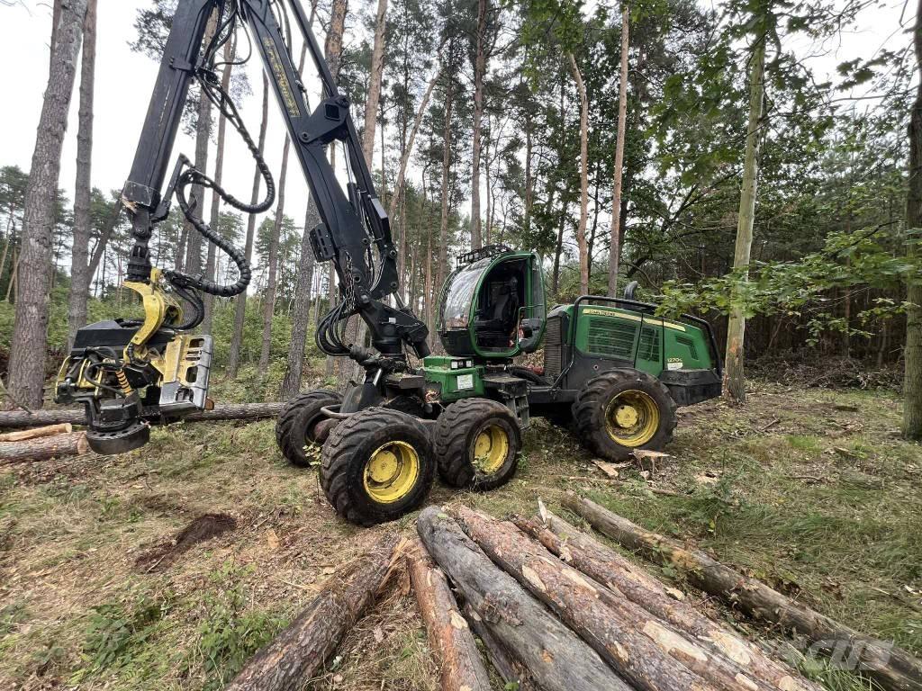 John Deere 1270 G Harvester