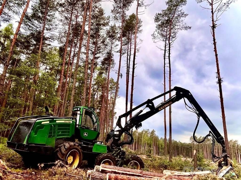 John Deere 1270 G Harvester