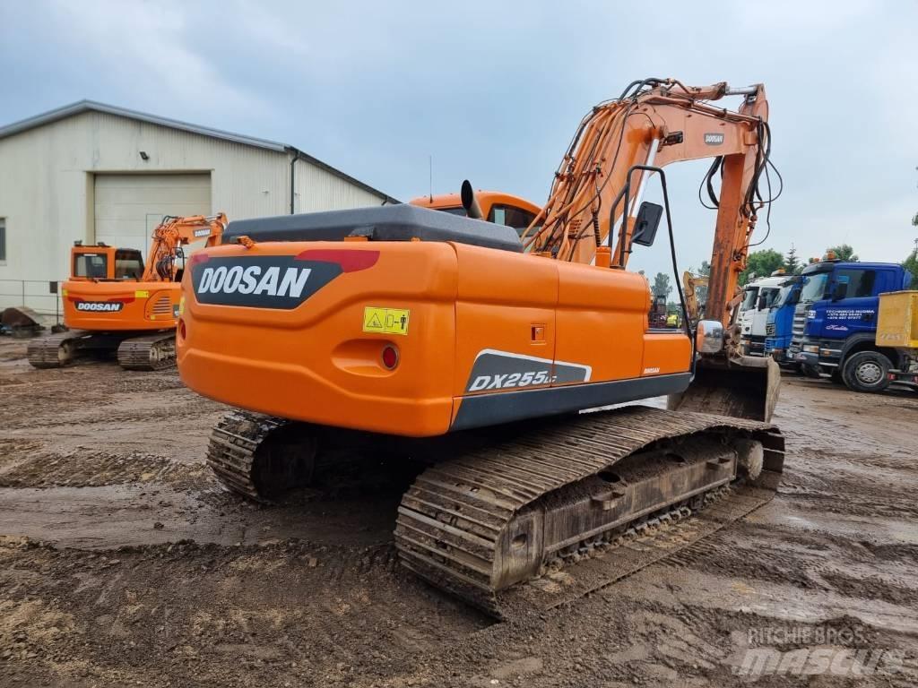 Doosan DX 255 LC Raupenbagger