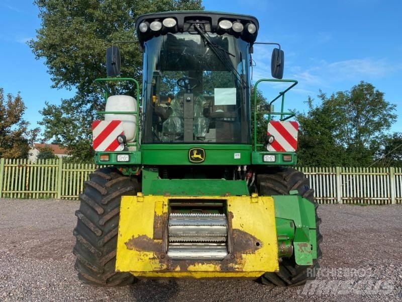 John Deere 7400 Selbstfahrende Häcksler
