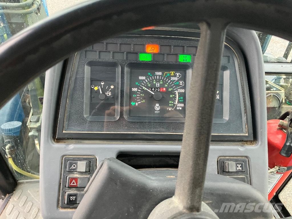 New Holland 5635 Traktoren