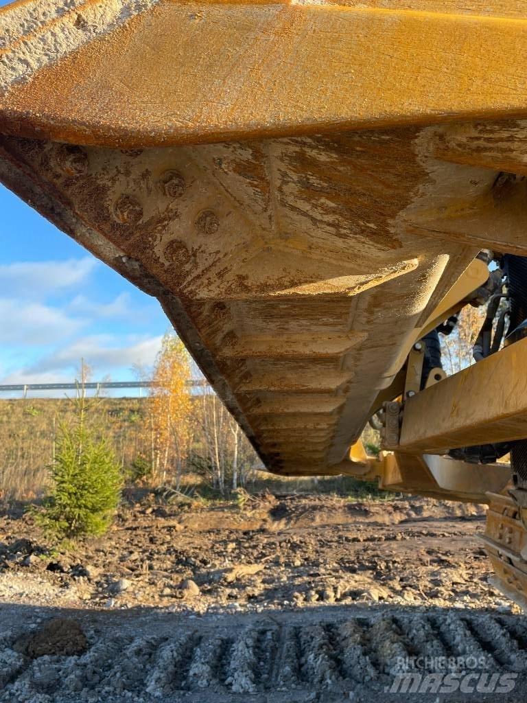 CAT D6 Bulldozer