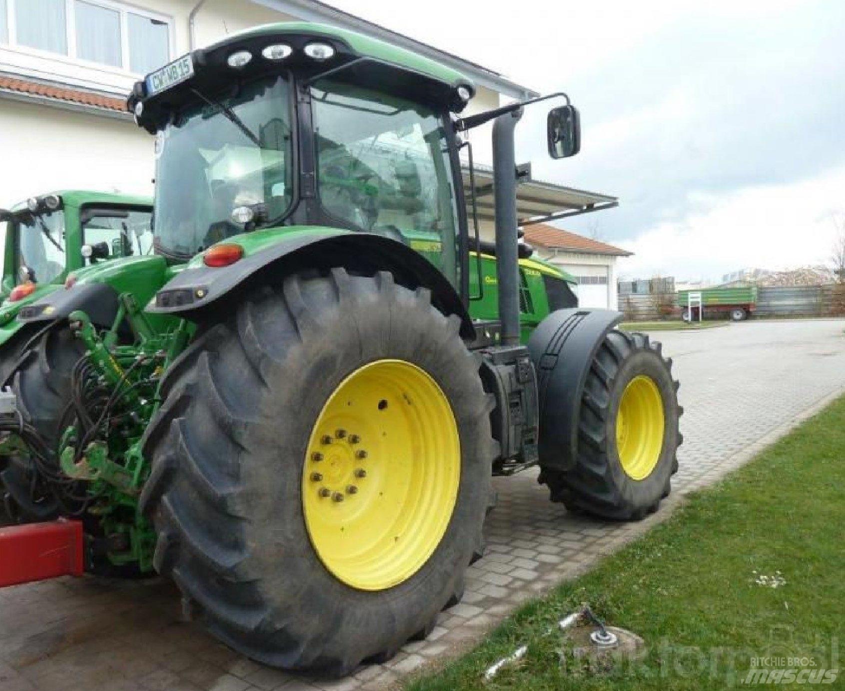 John Deere 7230R Traktoren