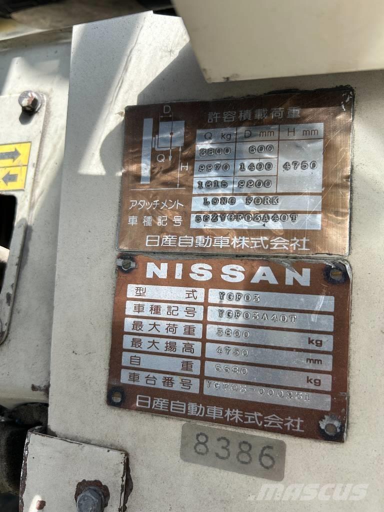 Nissan YGF03 Dieselstapler