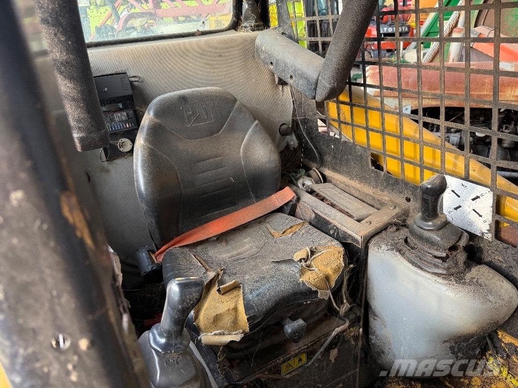 CAT 216 B 3 Kompaktlader