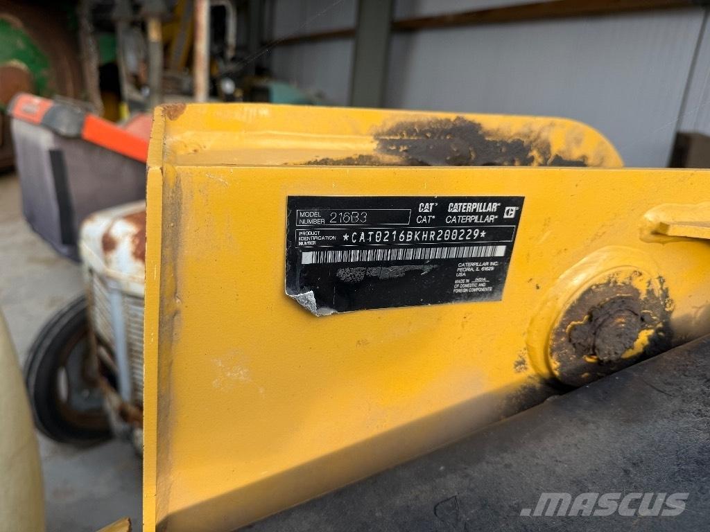 CAT 216 B 3 Kompaktlader