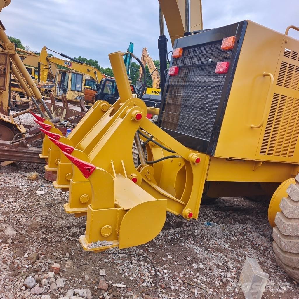 CAT 140 Grader