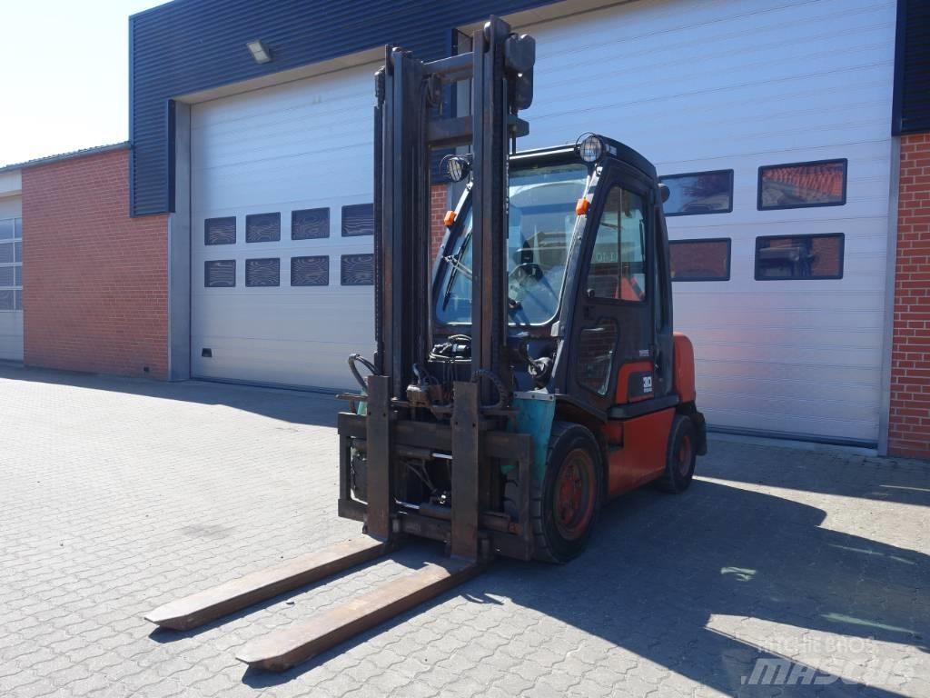 Nissan FGD 02A30Q Dieselstapler