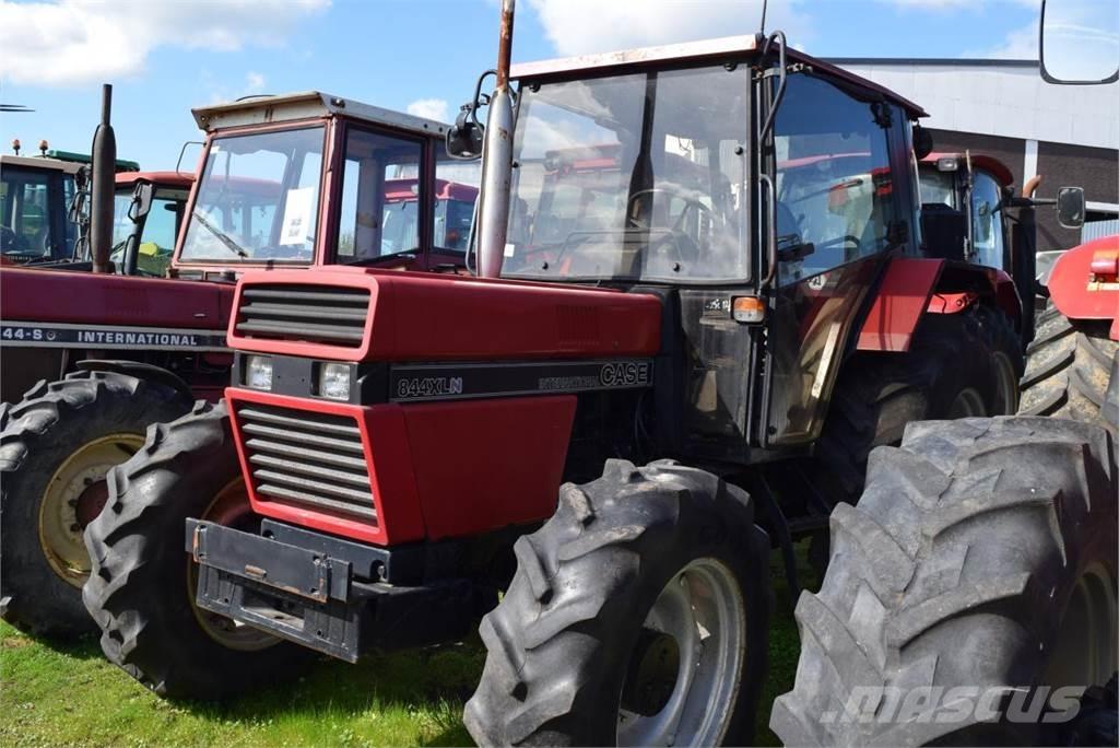 Case IH 844 XLN Traktoren