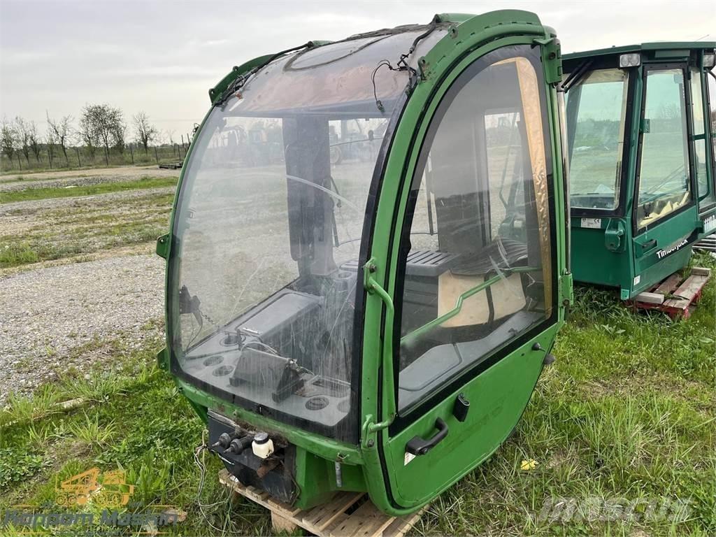 John Deere 1470E Kabinen
