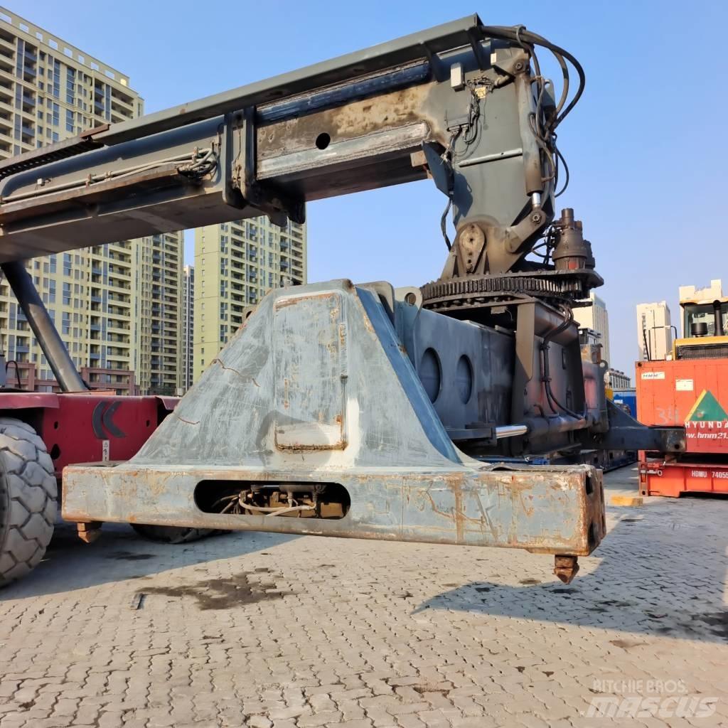 Kalmar DRD450 Reach-Stacker