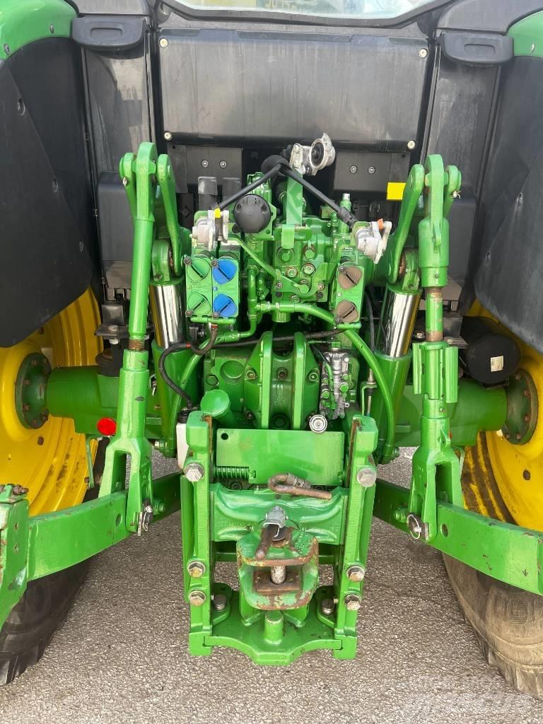 John Deere 6115 M Traktoren