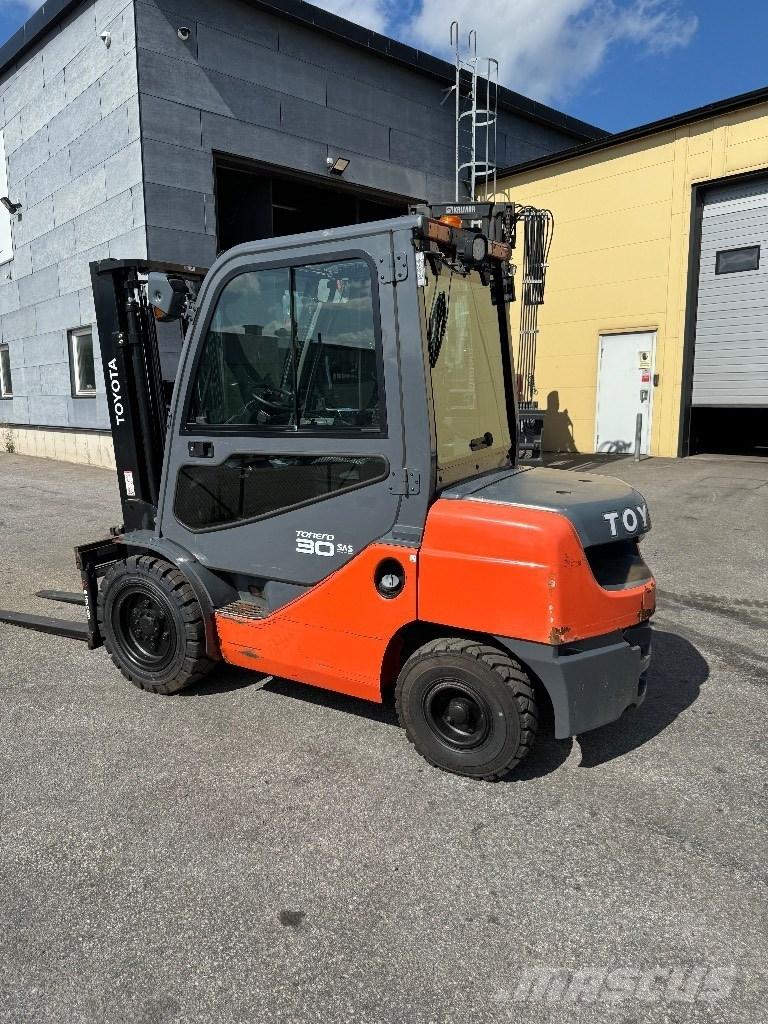 Toyota 02-8FDF30 Dieselstapler