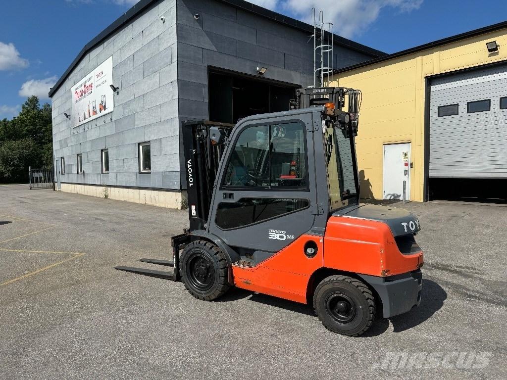 Toyota 02-8FDF30 Dieselstapler