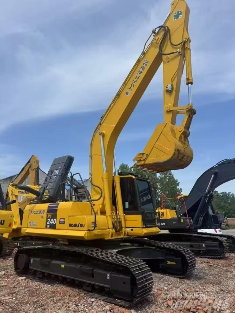 Komatsu 240LC-8 Raupenbagger