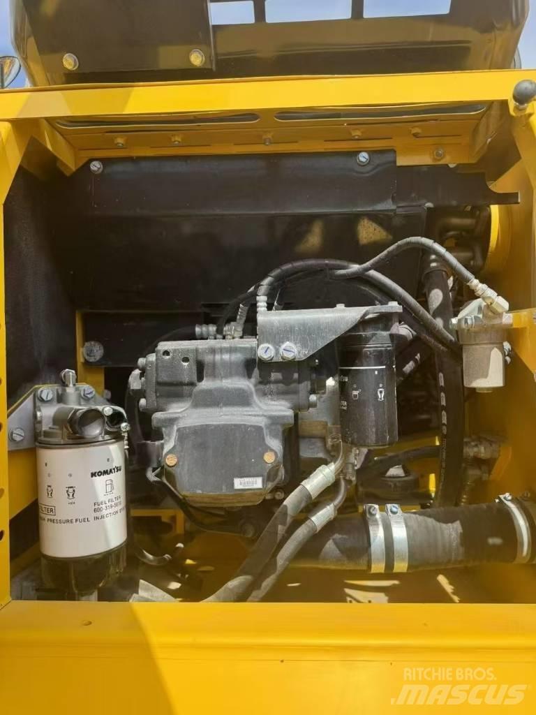 Komatsu 240LC-8 Raupenbagger