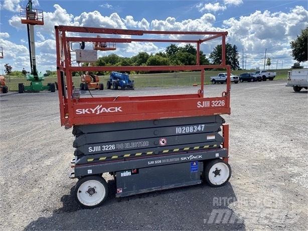 SkyJack SJ III 3226 Scheren-Arbeitsbühnen