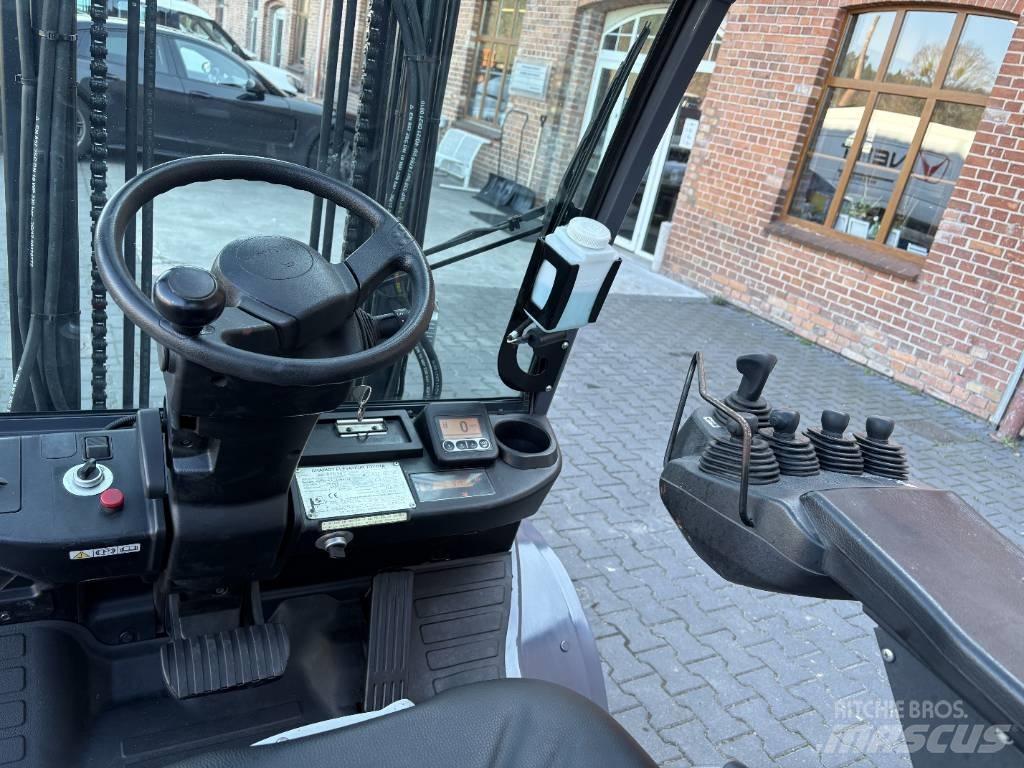 Toyota 06-8FDF30 Dieselstapler
