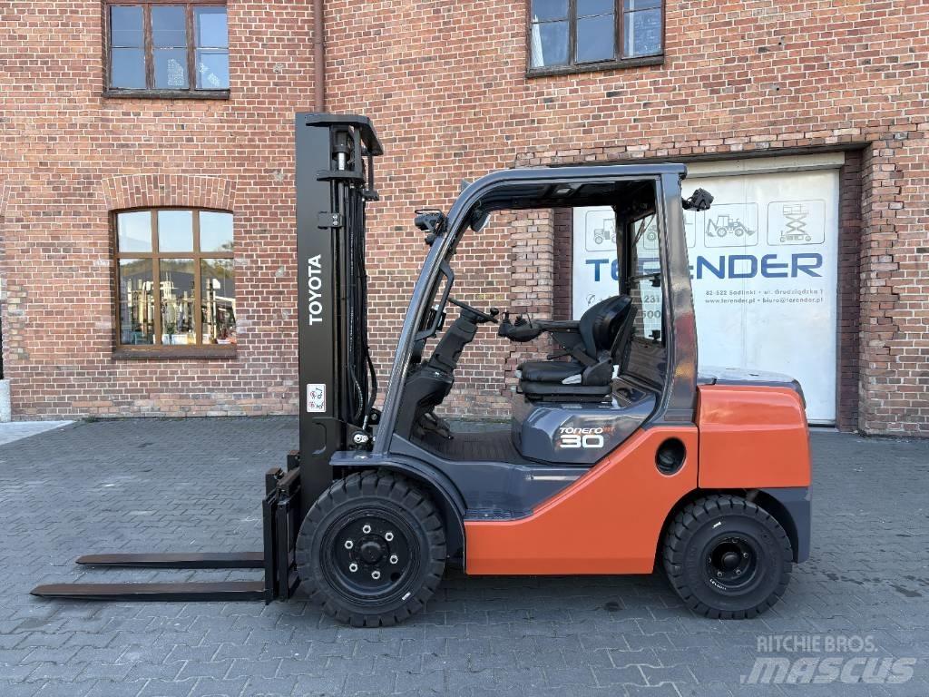 Toyota 06-8FDF30 Dieselstapler