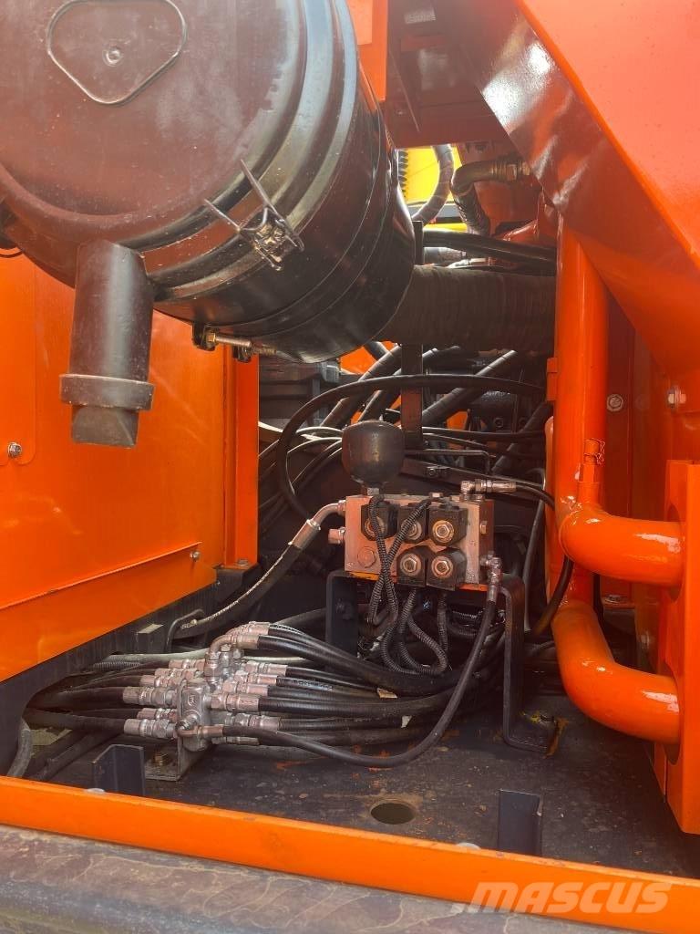 Doosan DX 300 Raupenbagger