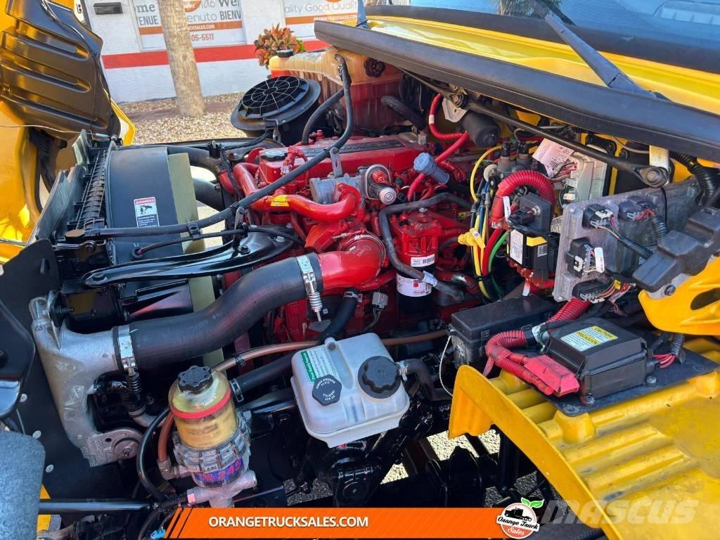 Freightliner M2 Kofferaufbau