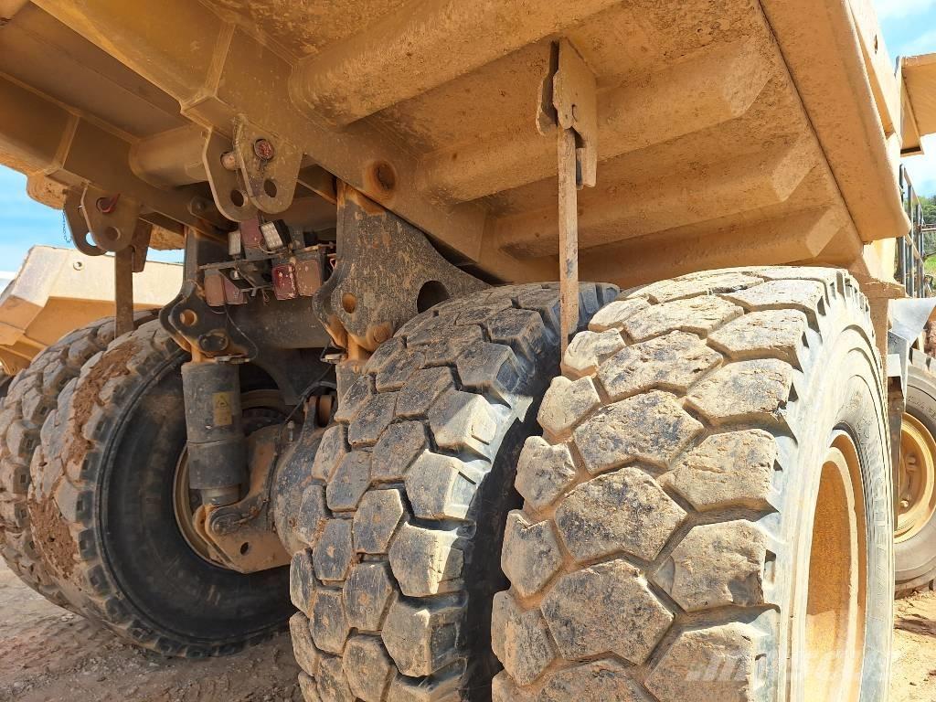 Komatsu HD605-7EO Dumper - Starr