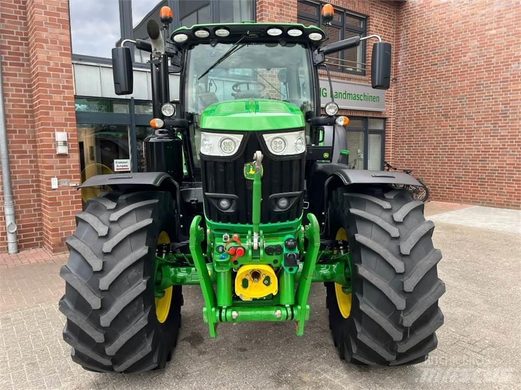John Deere 6215R Traktoren
