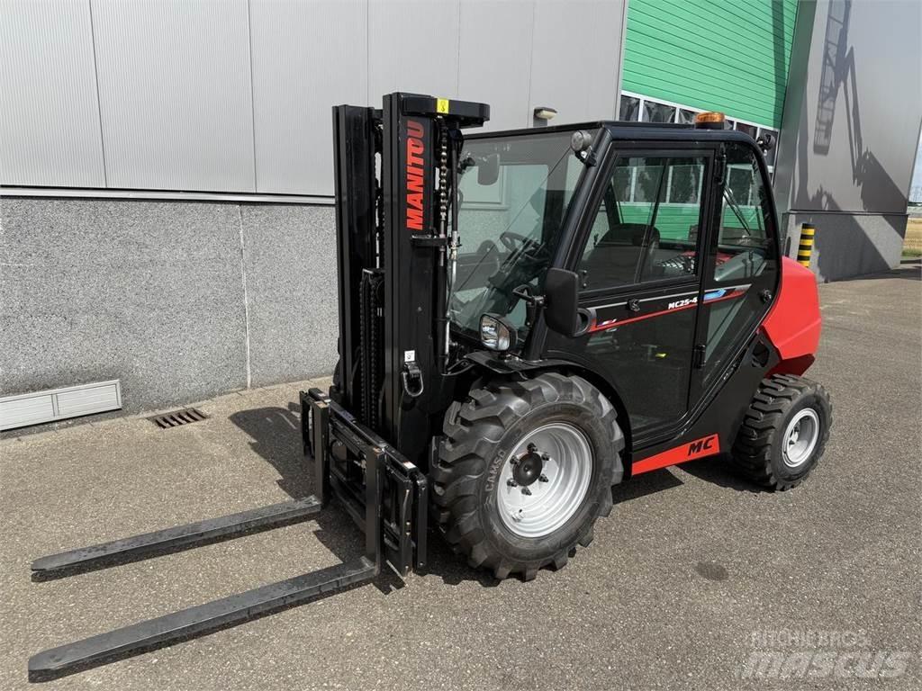 Manitou MC25-4 Geländestapler