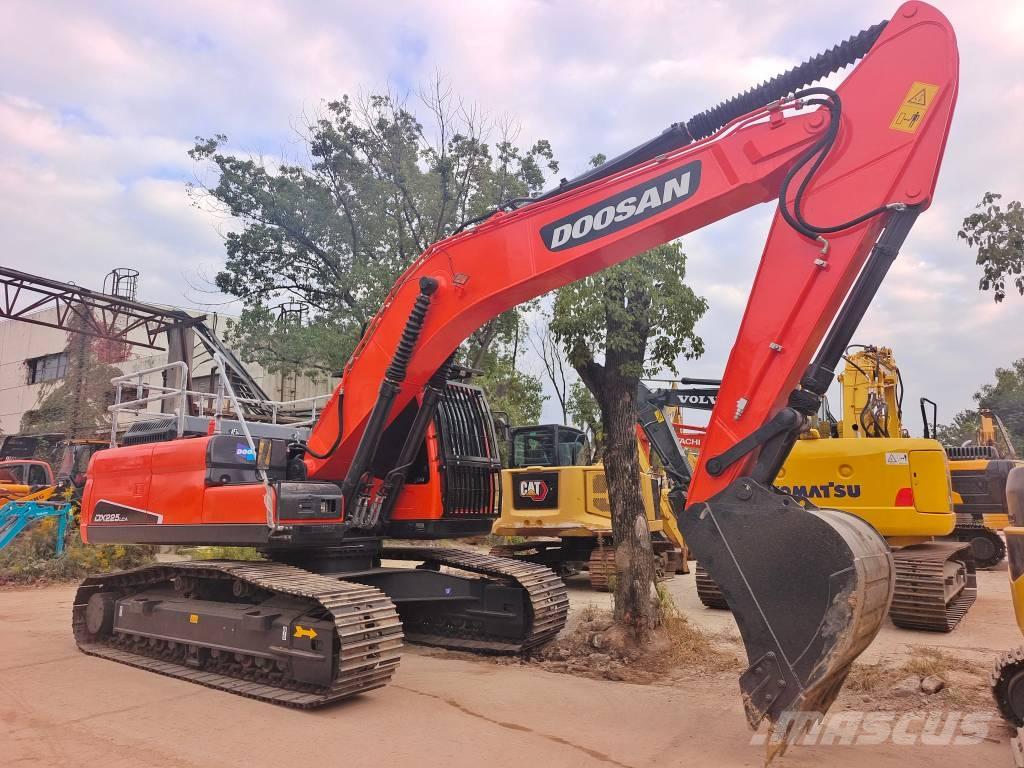 Doosan DX225LC Raupenbagger