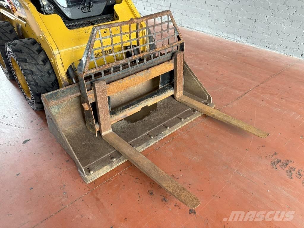 CAT 216 B Kompaktlader