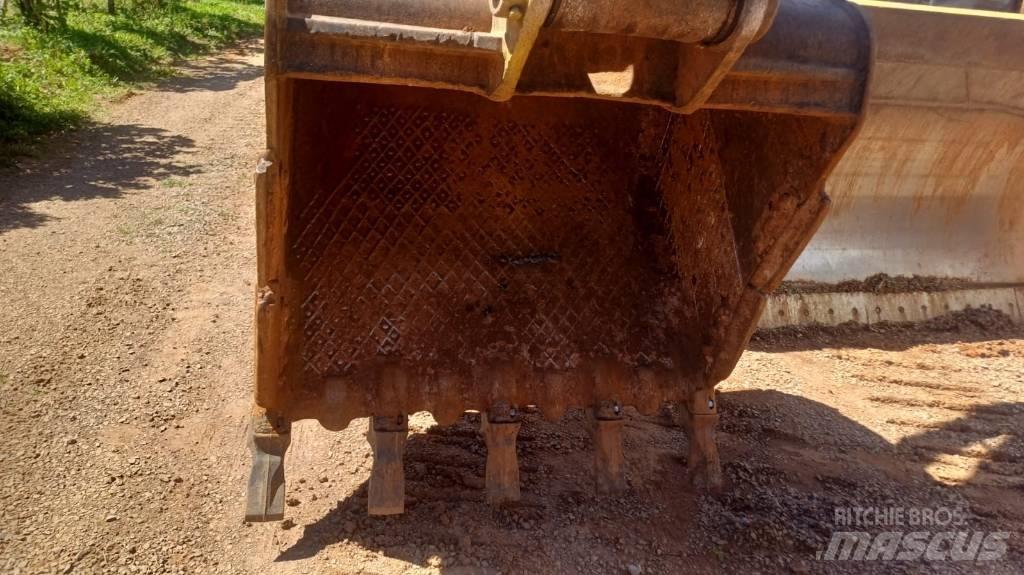 SDLG LG 6250 E Raupenbagger