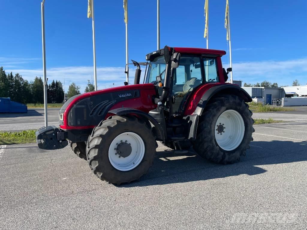 Valtra T 153 Versu Traktoren