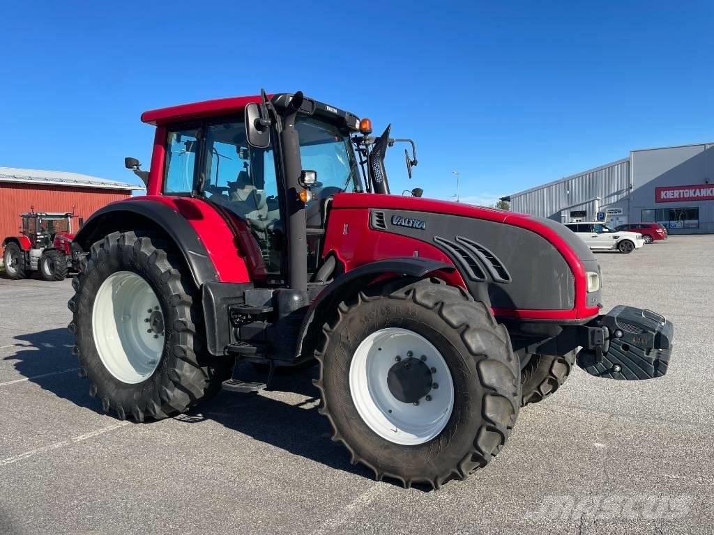 Valtra T 153 Versu Traktoren