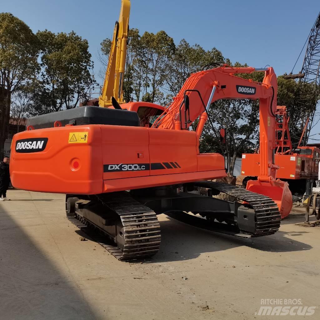 Doosan DX 300 LC Raupenbagger