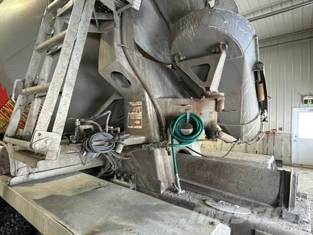 Mack CV 713 Betonpumpen