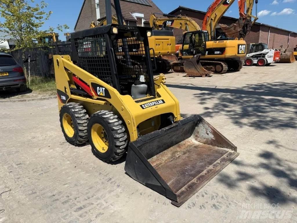 CAT 216B (226,S130) Kompaktlader