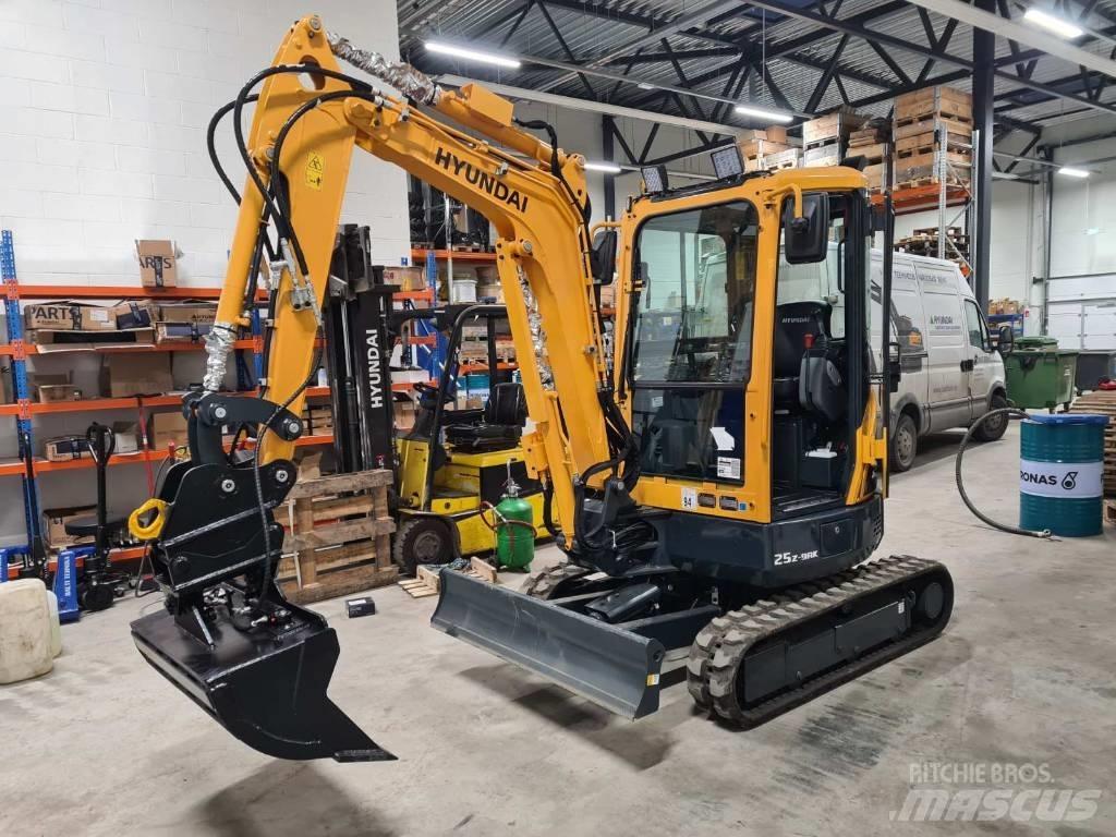 Hyundai R25-9AK Minibagger < 7t