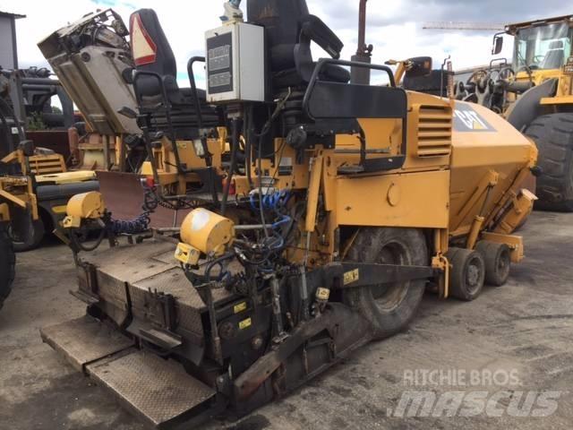 CAT AP 300 Strassenfertiger