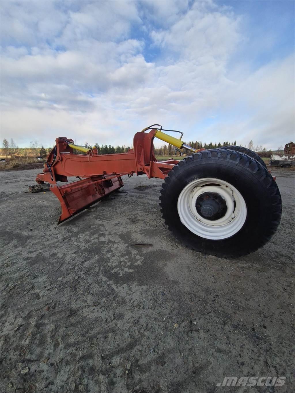  Peltolana omateko Planiergeräte