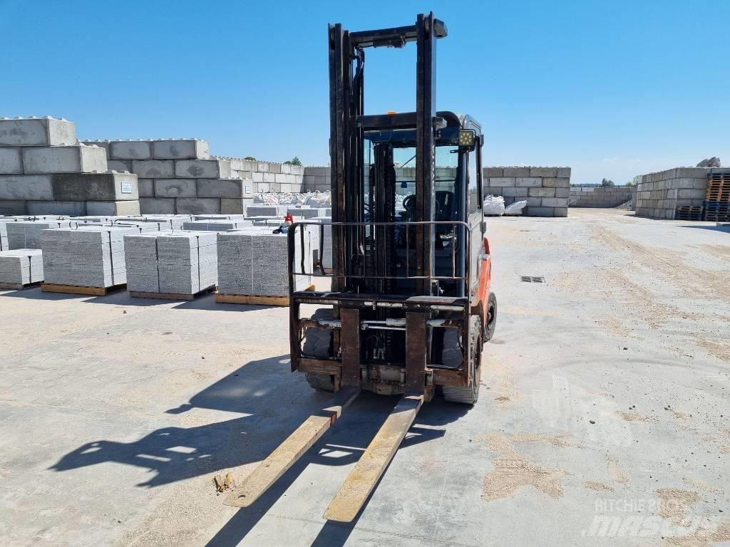 Toyota 02-8 FD F 30 Dieselstapler