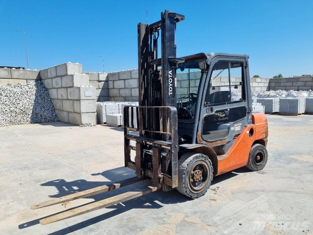 Toyota 02-8 FD F 30 Dieselstapler
