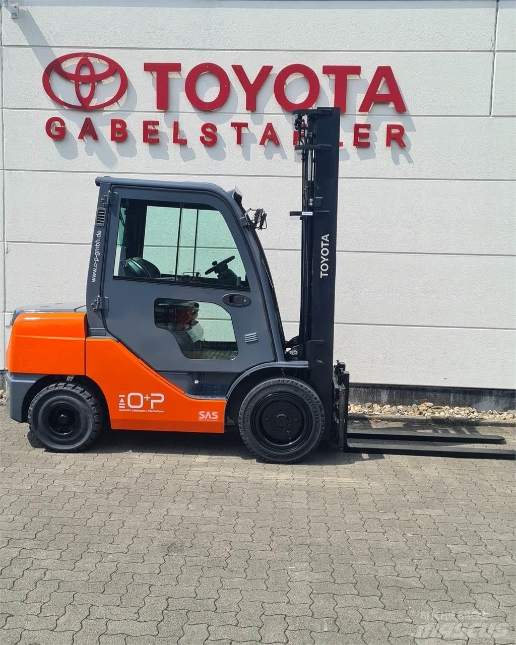 Toyota 02-8FDJF35 Dieselstapler