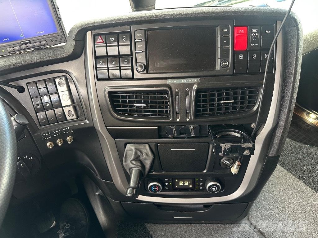 Iveco Stralis 8x4*4 Abrollkipper