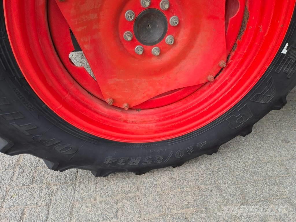 CLAAS Axos 330 CX Traktoren