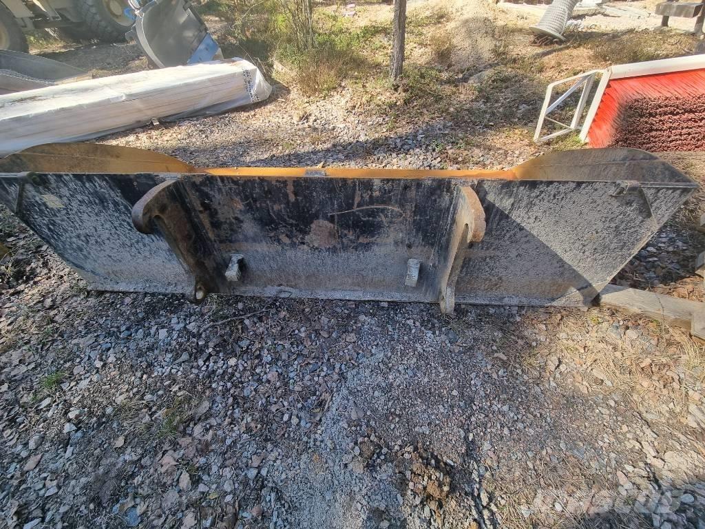 CAT 908M -2015 Radlader
