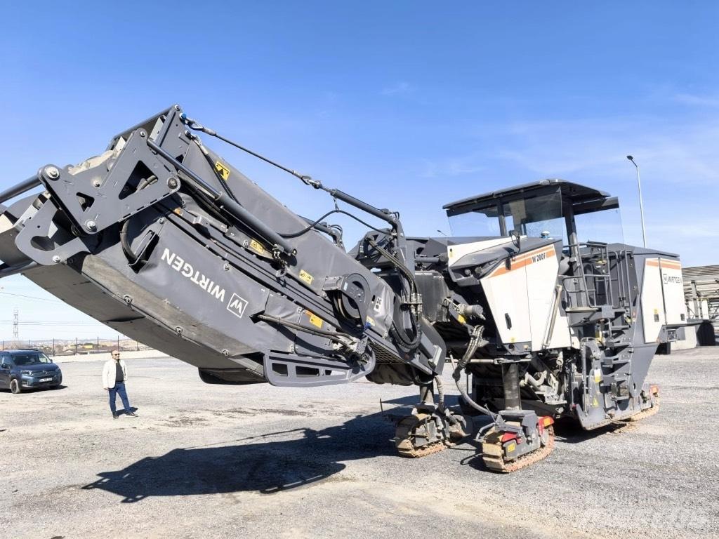 Wirtgen W 200 F Asphaltfräsen