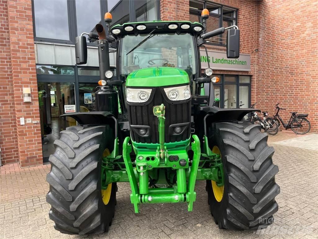 John Deere 6215R Traktoren