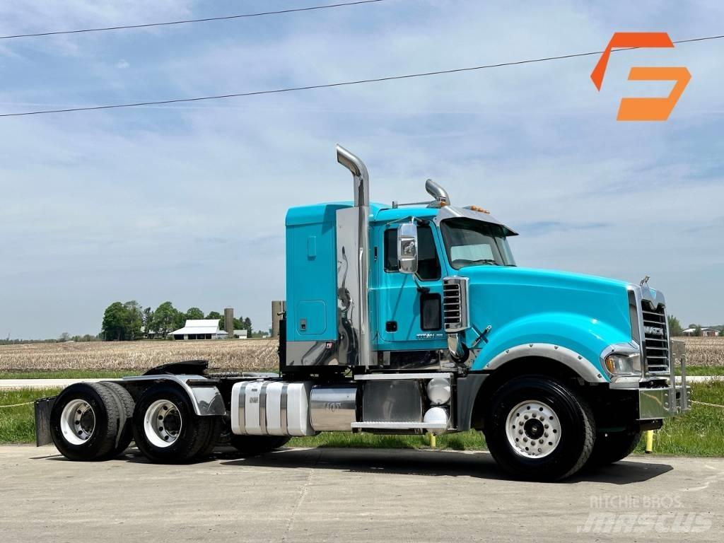 Mack Titan TD 713 Andere Fahrzeuge