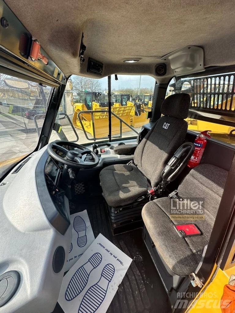 CAT 725C2 Dumper - Knickgelenk