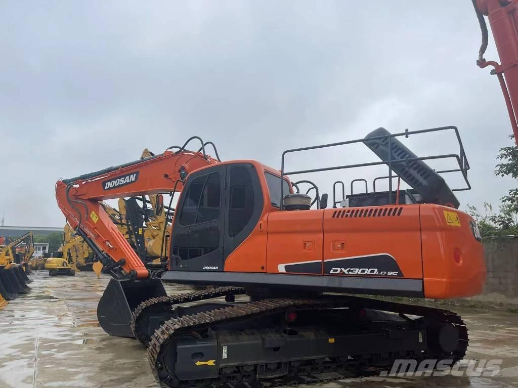 Doosan DX 300 LC Raupenbagger